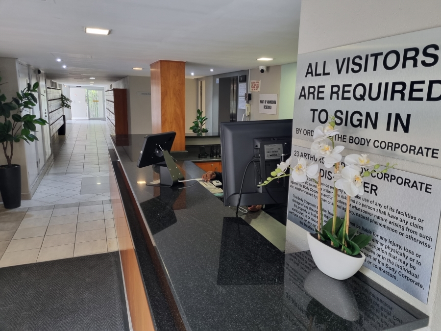 To Let 1 Bedroom Property for Rent in Sea Point Western Cape